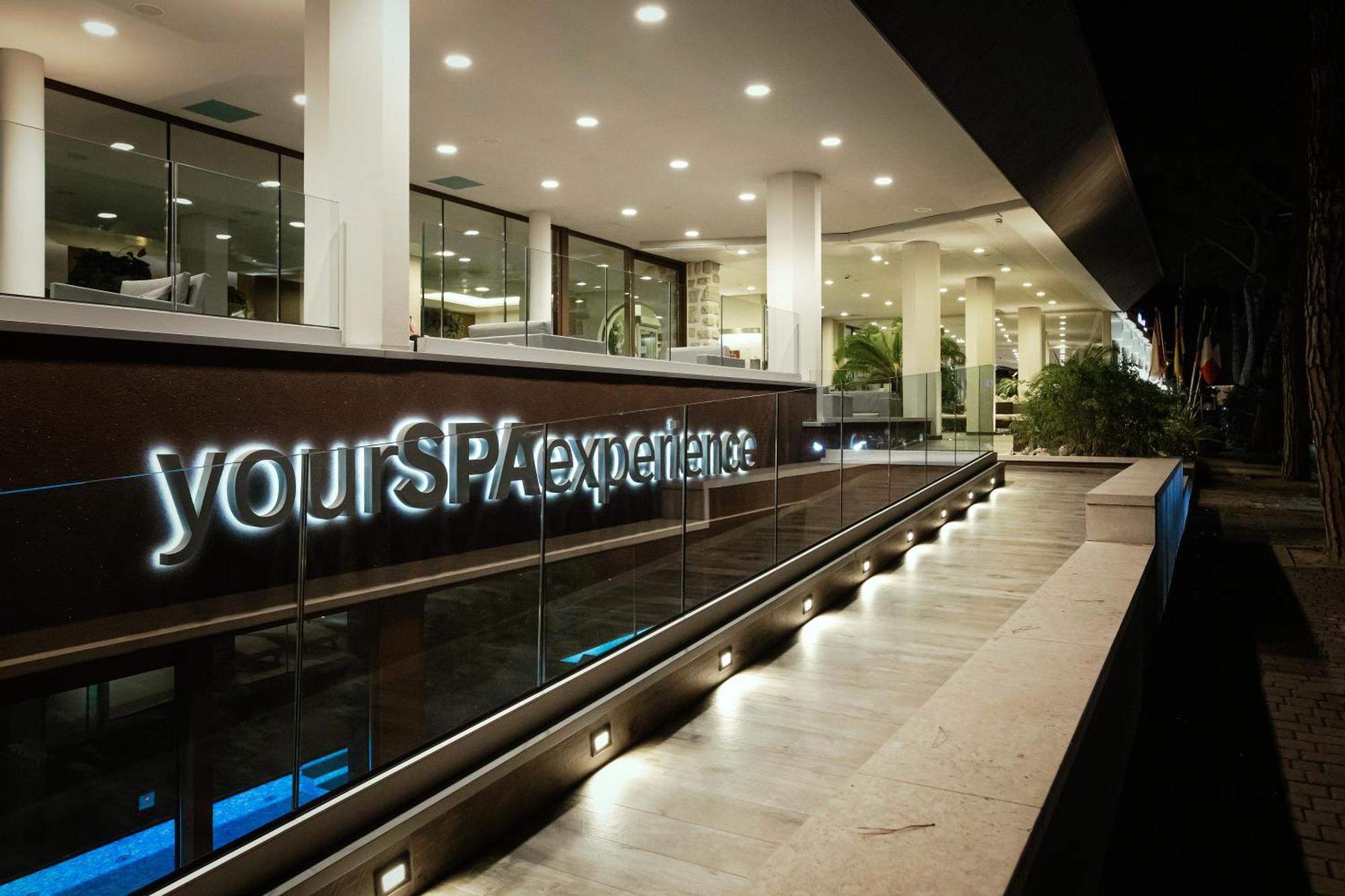 Hotel Leonardo Da Vinci Wellness Spa Bibione Exterior foto